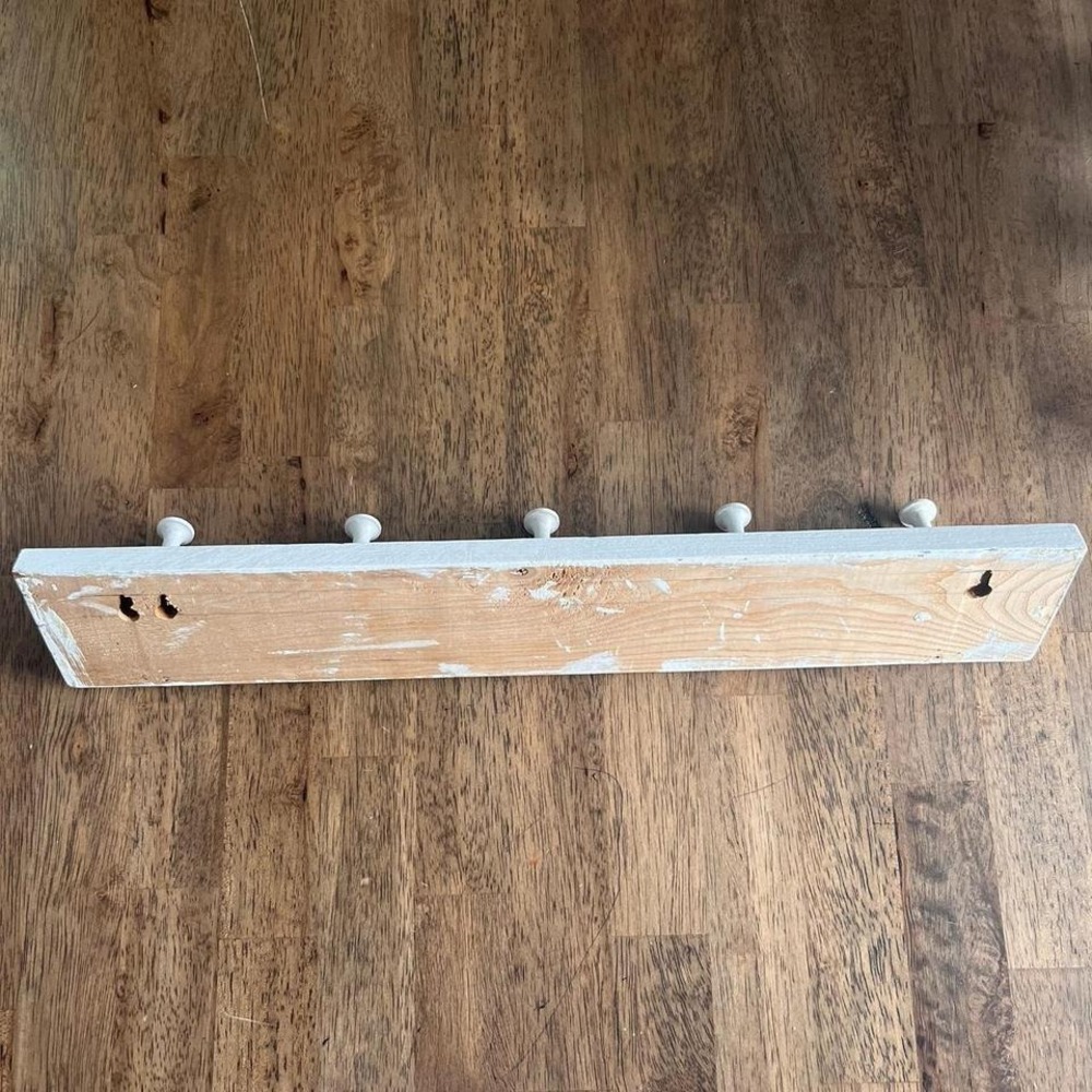 White wooden peg rail wall hook rack 5 pegs - Picture 5 of 5